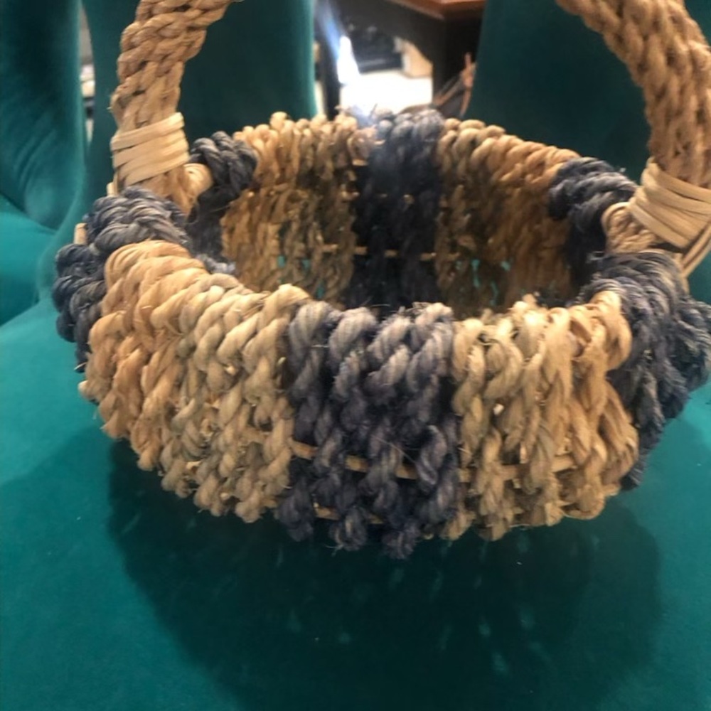 Handwoven Two-Tone Straw Basket Tote